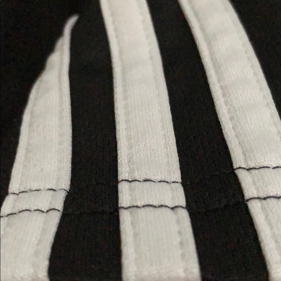 2/20 Adidas black athletic top - Picture 3 of 6